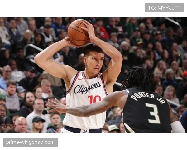 老鹰进攻端空切跑位积极 篮网防守端注意力不集中漏人 老鹰进攻端空切跑位积极 篮网防守端注意力不集中漏人